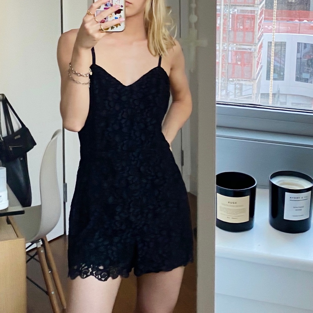 🖤Aritzia talula pierrepont romper🖤